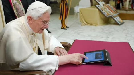 Ap pope benedict tweets 1st time thg 121212 wg