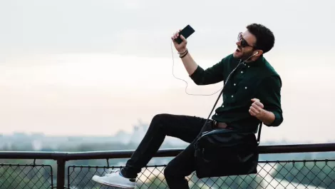 Music dued listen ear